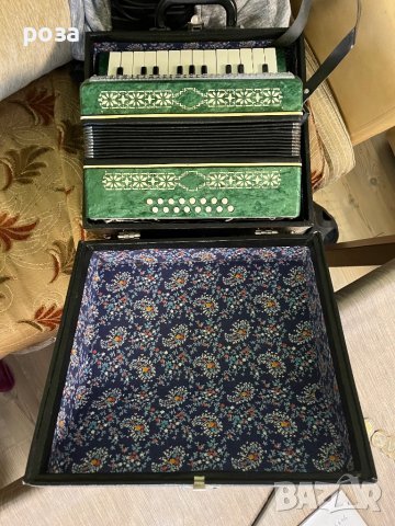Малък акордеон Мальш с кутия, снимка 1 - Антикварни и старинни предмети - 44351738
