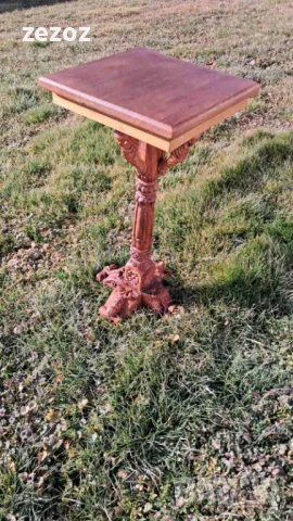 Маса помощна с дърворезба