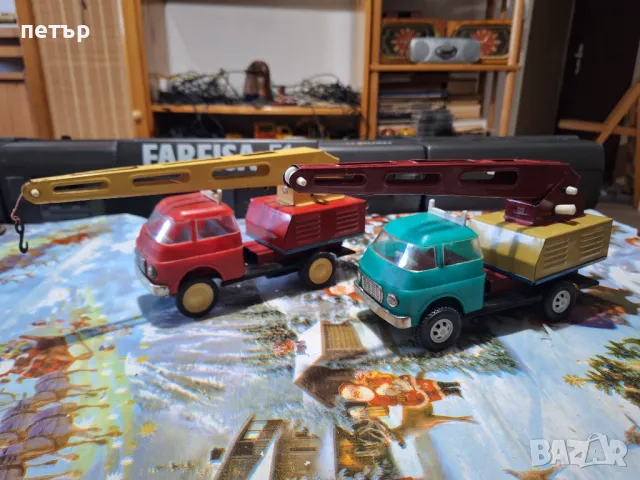 Две ретро кранчета самосвали
