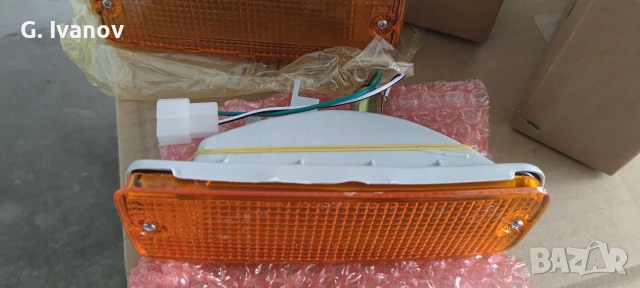 Чисто Нови Мигачи Бели Жълти Toyota Hilux VW TARO, снимка 4 - Части - 53441266