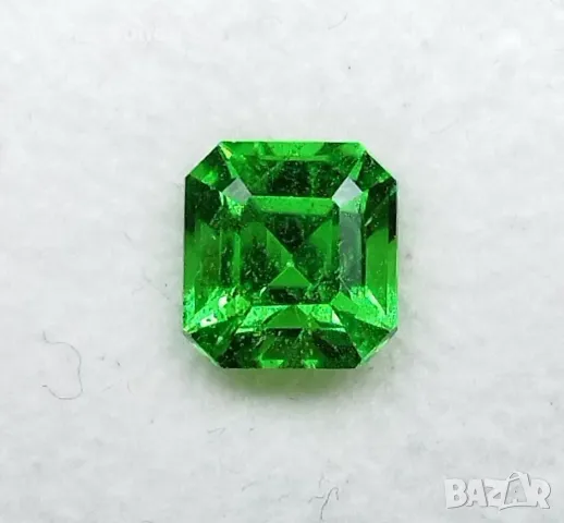 Изключителен неоново зелен Цаворит с рядка форма 0.89кт.! Нов!, снимка 11 - Други - 50324429