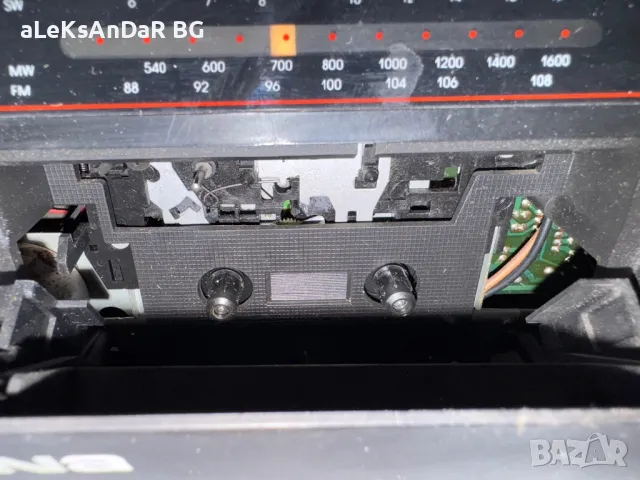 Радио касетофон Nina , снимка 5 - Радиокасетофони, транзистори - 48550122