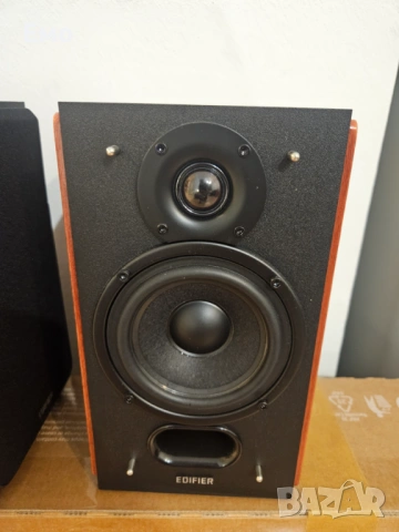 Като Нови Edifier P17