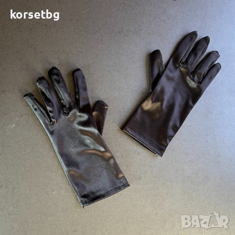 Елегантни къси черни сатенени ръкавици 23 см 7053, снимка 3 - Ръкавици - 44292444