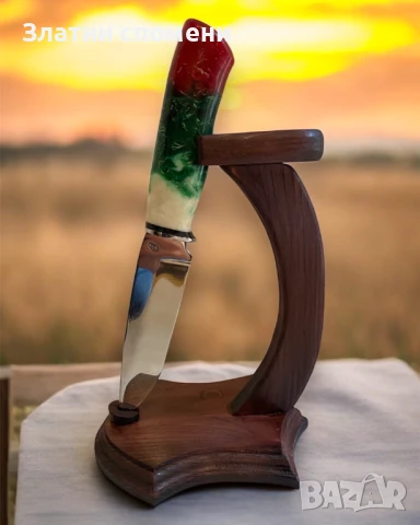 Ръчно изработена стойка за нож – за ценители и колекционери