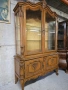 Витрина в стил Луи 15 с дърворезба и кристални стъкла, снимка 4