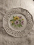 Керамическое блюдо с ажурными краями и цветочным рисунком, снимка 1