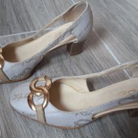 Токчета , снимка 1 - Дамски обувки на ток - 40488168