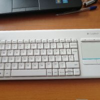 Безжична клавиатура с тъчпад LOGITECH K400 PLUS, снимка 1 - Клавиатури и мишки - 41452329