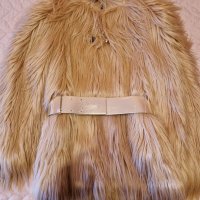 Палто ново с косъм на Guess, S, снимка 5 - Палта, манта - 41084880