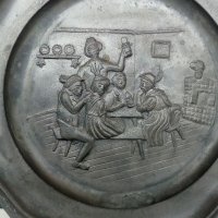 Старинна чиния за стена релефна, снимка 1 - Антикварни и старинни предмети - 34107720