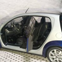 Smart Forfour - 2006 г. Мащаб 1:18 - Kyosho , снимка 7 - Колекции - 44437766