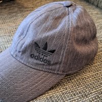 Adidas шапка с козирка оригинал, снимка 1 - Шапки - 39640088