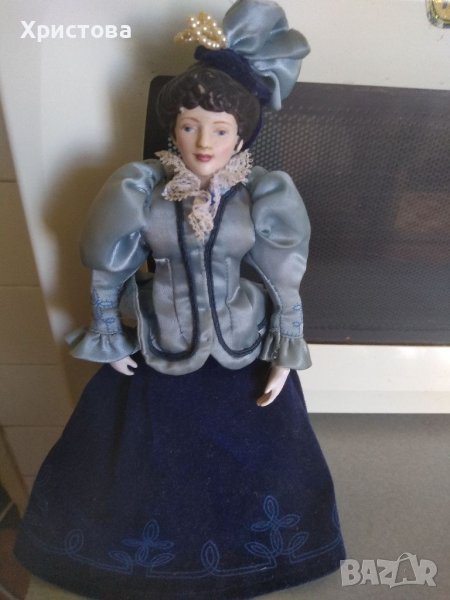Малка керамична кукла на стойка, снимка 1