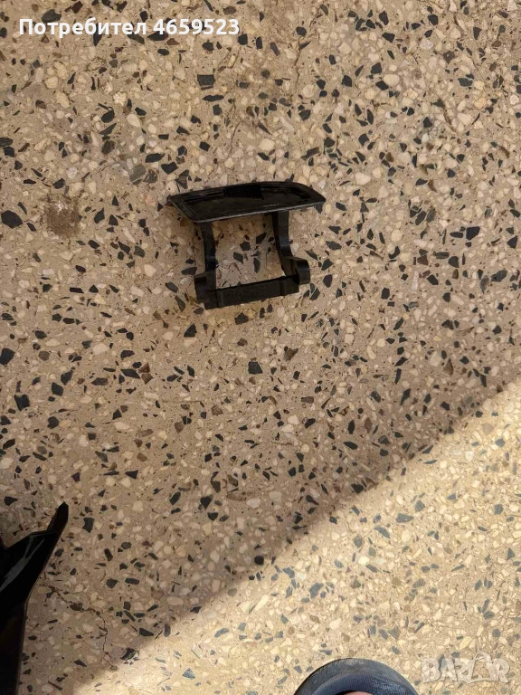 Дясна вътрешна капачка на миялката на десен фар на Range Rover Evoque само за 30лв. Bj32-13W023-C, снимка 1