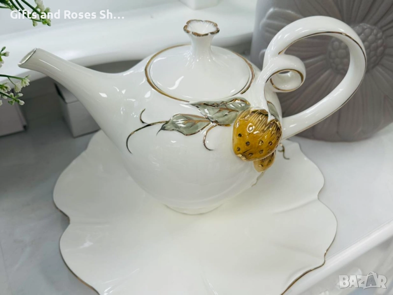 Порцеланова серия със златна с Ягодка, снимка 1