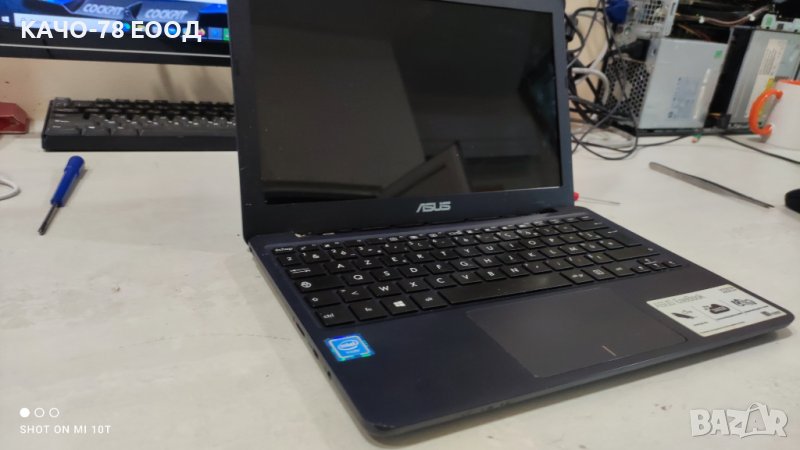 Лаптоп Asus X205T, снимка 1