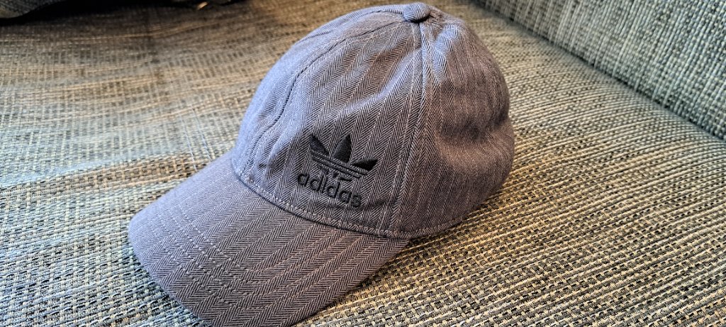 Adidas шапка с козирка оригинал в Шапки в гр. Варна - ID39640088 — Bazar.bg