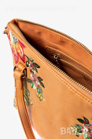 Desigual бродирана кожена дамска чанта , снимка 6 - Чанти - 53293603