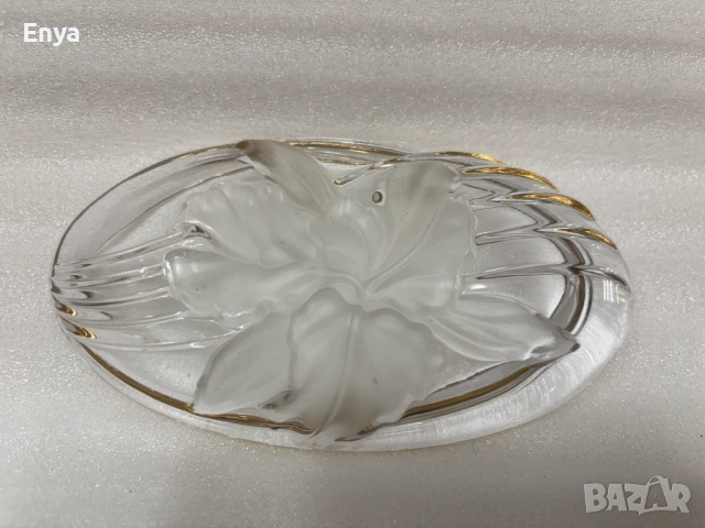 Кристална чинийка с релефен ирис на дъното, снимка 3 - Антикварни и старинни предмети - 53695110