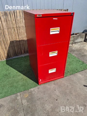 Метален шкаф за инструменти 