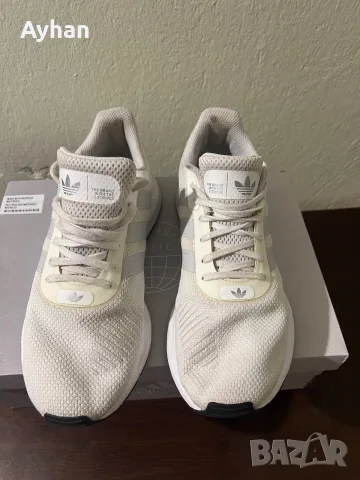 оригинални Adidas Swift Run (кремаво/off-white) – размер 40.5 EU / стелка 25 см, снимка 3 - Спортни обувки - 56076491
