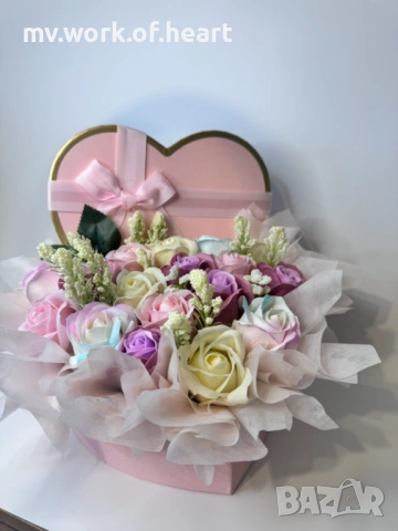 Ръчно изработена кутия с ароматни сапунени рози 