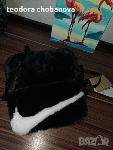 Дамска Чанта Nike W NSW FUTURA 365 FX FUR CROSSBODY, снимка 6 - Чанти - 52631965