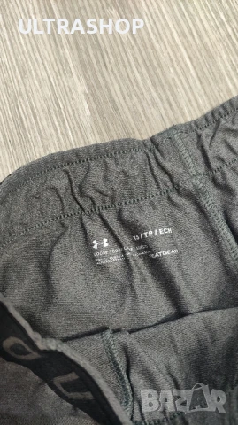 Дамски спортни шорти XS Under Armour, снимка 3 - Къси панталони и бермуди - 51384977