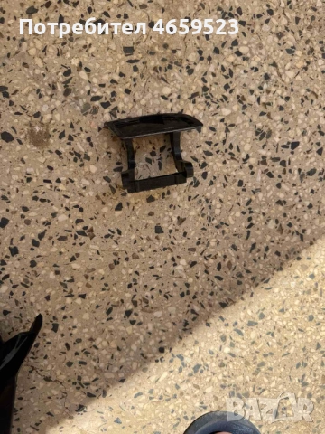 Дясна вътрешна капачка на миялката на десен фар на Range Rover Evoque само за 30лв. Bj32-13W023-C