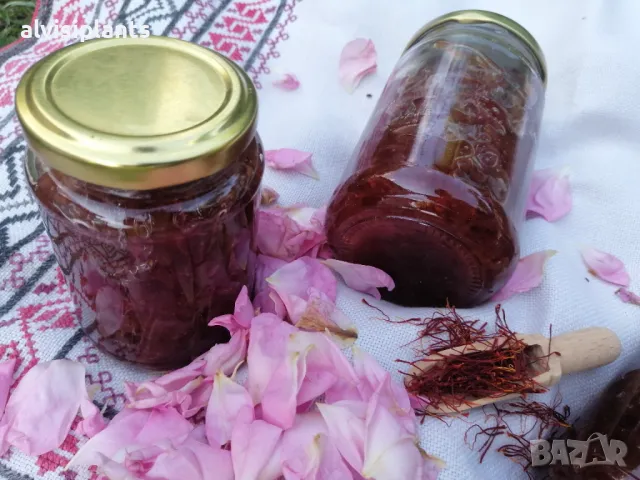 Сладко от маслодайна роза с шафран 2025, снимка 2 - Домашни продукти - 49776152