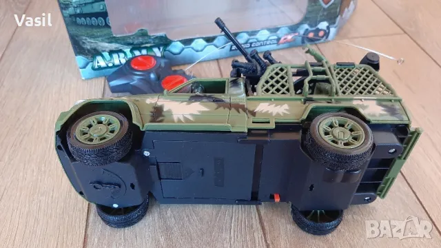 Армейски джип с войник, радиоуправление и светлина 4+ , снимка 2 - Коли, камиони, мотори, писти - 48641362