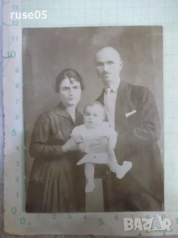 Снимка стара на семейство с детео им