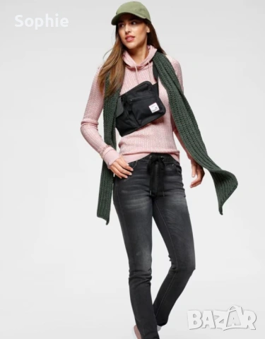 Дамски пуловер с качулка Kangoroos, снимка 2 - Блузи с дълъг ръкав и пуловери - 53796896