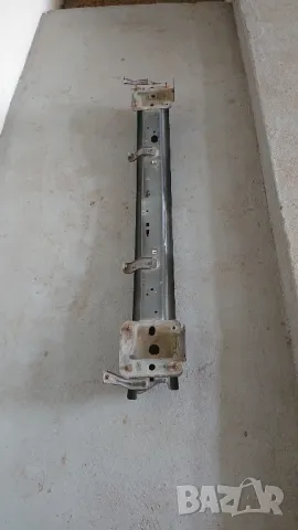 Основа предна броня за форд фокус до 2004год. , снимка 2 - Части - 50403880