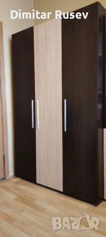 Трикрилен гардероб