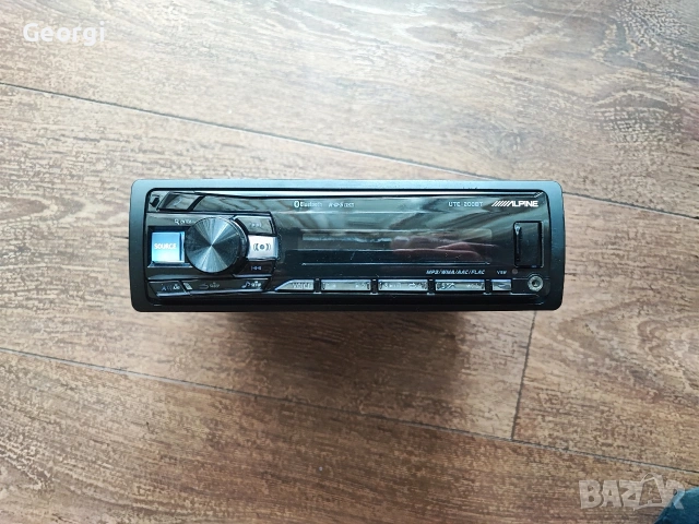 Дигитален приемник за кола Alpine UTE 200BT