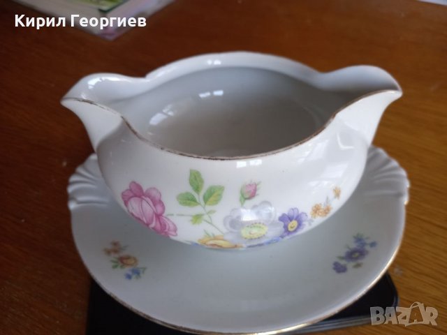 Красива порцеланова сосиера , снимка 1