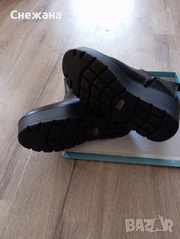 Обувки с дебела подметка с цип много добро запазено състояние , снимка 2 - Дамски ежедневни обувки - 53690669