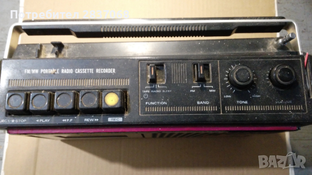 стар радиокасетофон Hitachi, снимка 2 - Радиокасетофони, транзистори - 53666524