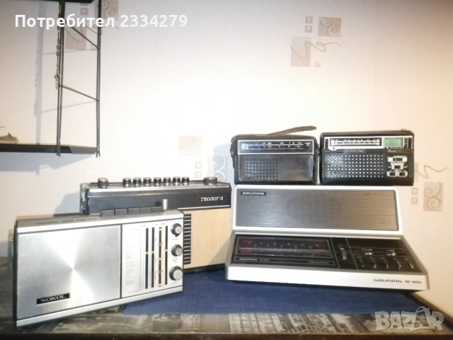 Стари ретро транзистори от различни модели и години. 