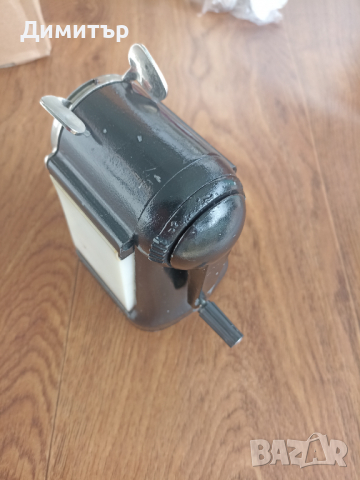 Острилка за моливи, снимка 2 - Ученически пособия, канцеларски материали - 36336917