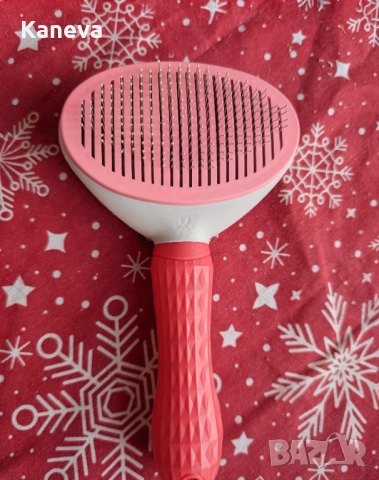 Розова четка за почистване на косми от домашни любимци