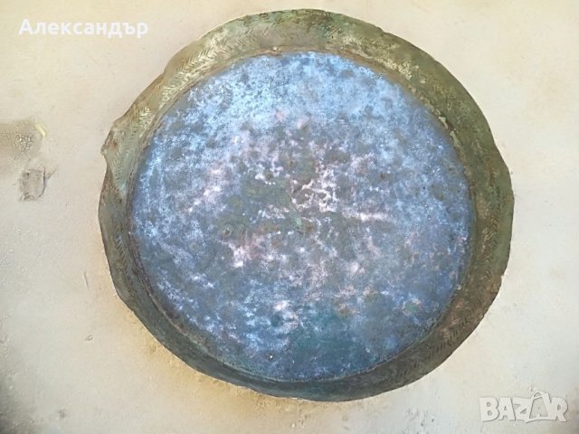 Стара медна тава ръчно кована с орнаменти 