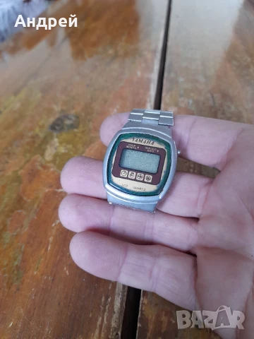 Стар електронен часовник Yamaha, снимка 2 - Антикварни и старинни предмети - 50475063