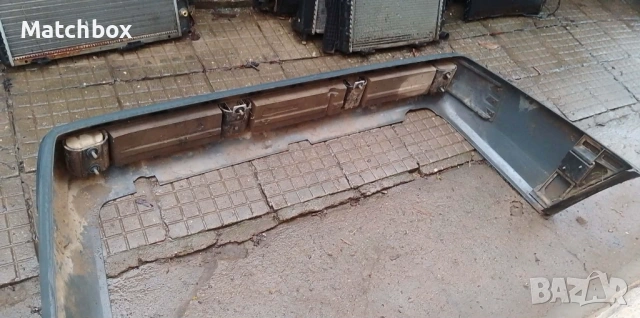 Задна броня за Мерцедес 124 седан, снимка 5 - Части - 46158137