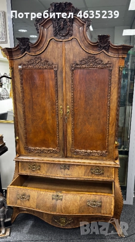 Антикварен гардероб с богата дърворезба - масивно дърво