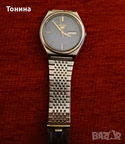 Механичен самонавиващ часовник "SEIKO" със стоманена верижка. 