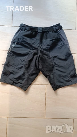 мъжки МТВ къс панталон шорти бермуди гащи армейски Endura, снимка 2 - Спортни дрехи, екипи - 39735121