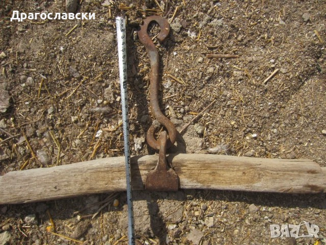 Хомот, кобилица от каруца 77см и 56см, част дърво дървен,турски чехли, Калашников тениска, снимка 10 - Други - 30192099